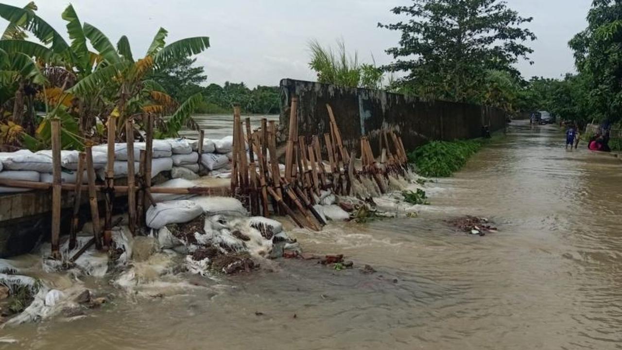 Pemkab Bekasi Mendesak Perbaikan Tanggul Permanen untuk Atasi Banjir Berulang