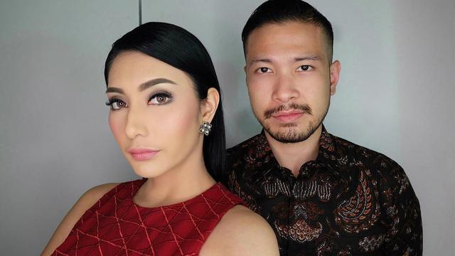 [Bintang] Tyas Mirasih dan Suami