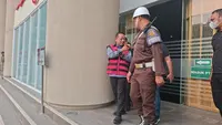 Mantan Jaksa Agung Muda Tindak Pidana Khusus (Jampidsus), Febrie Adriansyah usai diperiksa Tim 9 Kejaksaan Agung (Kejagung).  (Liputan6.com/Rifqy)