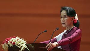 Pemimpin de facto Myanmar Aung San Suu Kyi pada Selasa 19 September 2017 akhirnya bicara ke dunia soal krisis di Rakhine yang memicu eksodus massal warga Rohingya ke Bangladesh (AP Photo/Aung Shine Oo)