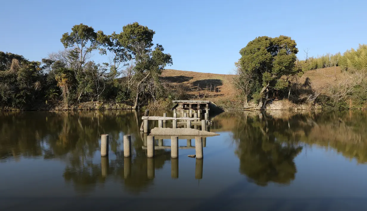 Bagian dari Itasuke Kofun yang merupakan salah satu makam dari kompleks makam kuno Mozu-Furuichi (Mozu-Furuichi Kofun Group) di Provinsi Osaka, Jepang, Selasa (4/2/2020). Beberapa benda ikut dimakamkan bersama pemiliknya dalam makam di Mozu-Furuichi. (Xinhua/Du Xiaoyi)
