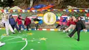 Ibu-ibu warga Cluster Cemara Perumahan Depok Maharaja merayakan keberhasilan mereka meraih peringkat ke-3 Kampung Piala Dunia Terbucin se-Indonesia pada 2022. (Dokumentasi warga Cluster Cemara)