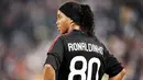 Ekspresi muram Ronaldinho seusai laga Lazio kontra AC Milan yang berakhir 1-1 di Stadio Olimpico, Roma, 22 September 2010. AFP PHOTO/VINCENZO PINTO 