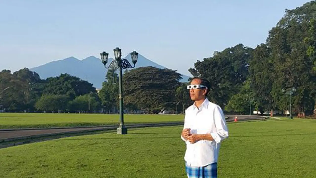 20160309-Gerhana-Matahari-Jokowi-Facebook