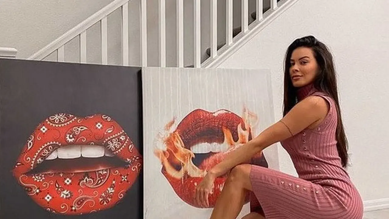 Gadis Ring Camila Oliveira Promosikan Video Syur Dompleng Pertarungan Conor McGregor