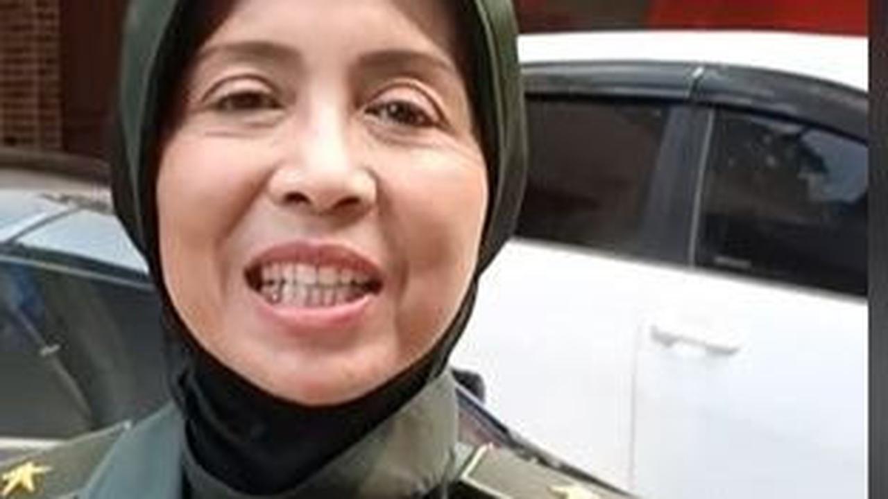 Meski demikian sang jenderal bintang satu ternyata memiliki profesi yang berbeda dengan anaknya yang memilih untuk menjadi perwira polisi.