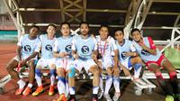Para Pemain Persib Bandung saat melawan Bhayangkara Surabaya United di Stadion Delta Sidoarjo, Sabtu (11/6/2016). (Bola.com/Nicklas Hanoatubun)