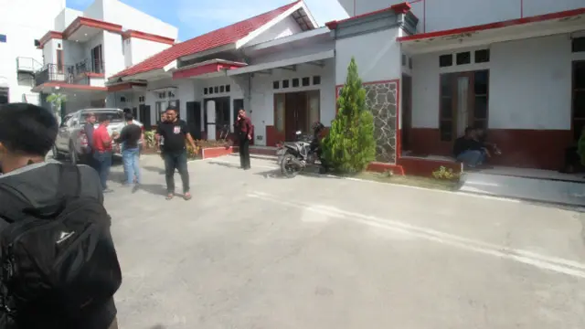 Dituduh Politik Uang, Enam Perempuan Disandera