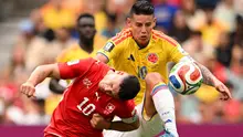 Gelandang Swiss Granit Xhaka dan kapten Kolombia James Rodriguez berjibaku laga 16 besar Piala Dunia 2026 di BC Place, Rabu (8/7/2026). (AFP/David Ramos)