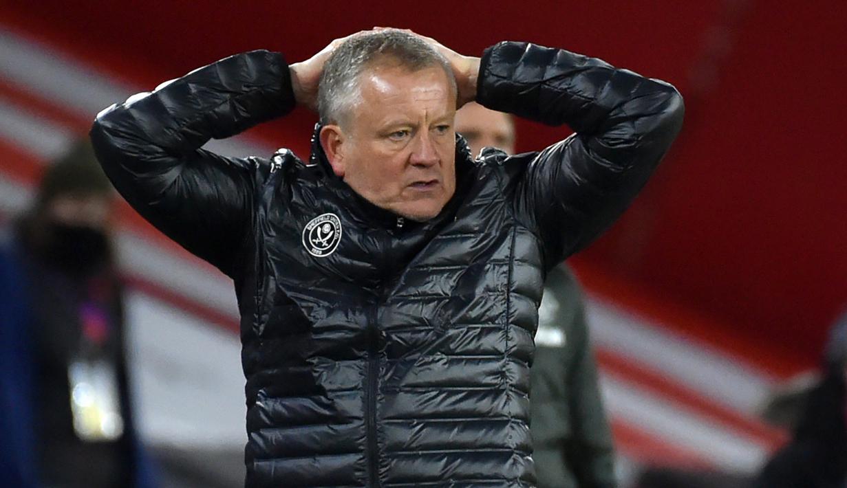 Manajer Sheffield United, Chris Wilder, tampak kecewa dalam laga lanjutan Liga Inggris pekan ke-13 melawan Manchester United di Bramall Lane, Sheffield, Kamis (17/12/2020). Sheffield United kalah 2-3 dari Manchester United. (AFP/Rui Vieira/Pool)
