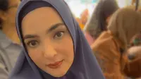 Ashanty Kenakan Hijab, Azriel Hermansyah Mohon Agar Tidak Dilepas