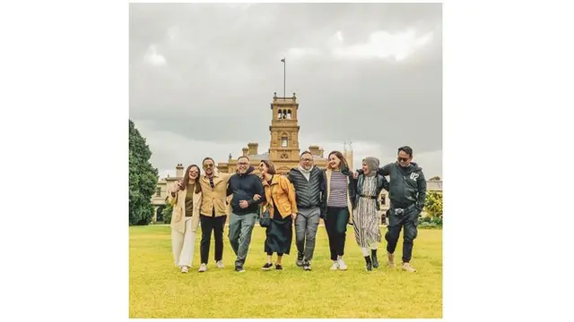 Saat mengunjungi Werribee Historic Mansion, Meisya Siregar dan gengnya terlihat begitu bahagia.