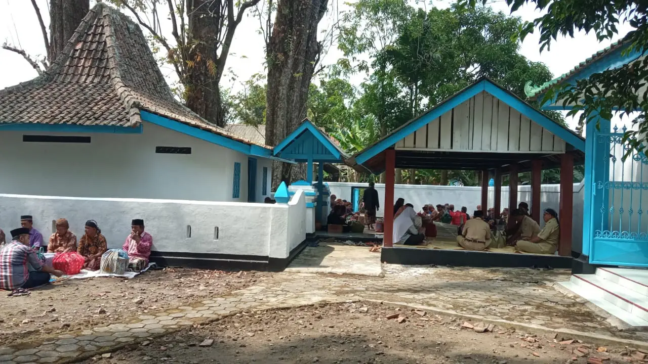 Tradisi memetri bumi anak putu Kalikudi, Adipala, Cilacap. (Foto: Liputan6.com/Nakam)