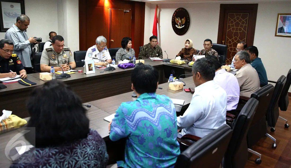 Suasana rapat terkait Penurunan Dwelling Time di Gedung BPPT, Jakarta, Rabu (23/9/2015). Kemenko Maritim akan memperpendek dwelling time dan menindak mafia pelabuhan. (Liputan6.com/Faizal Fanani)