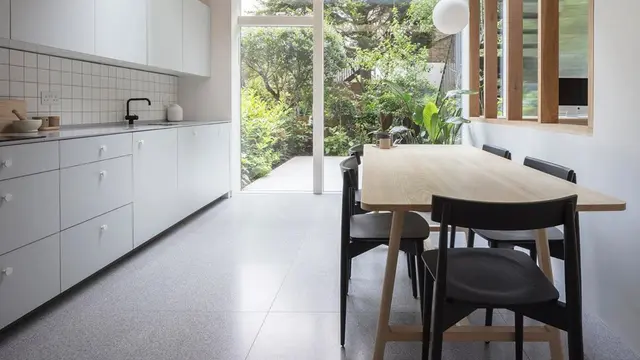 Desain Ruang Makan Semi Outdoor Terpopuler di 2024, Nyaman dan Luas