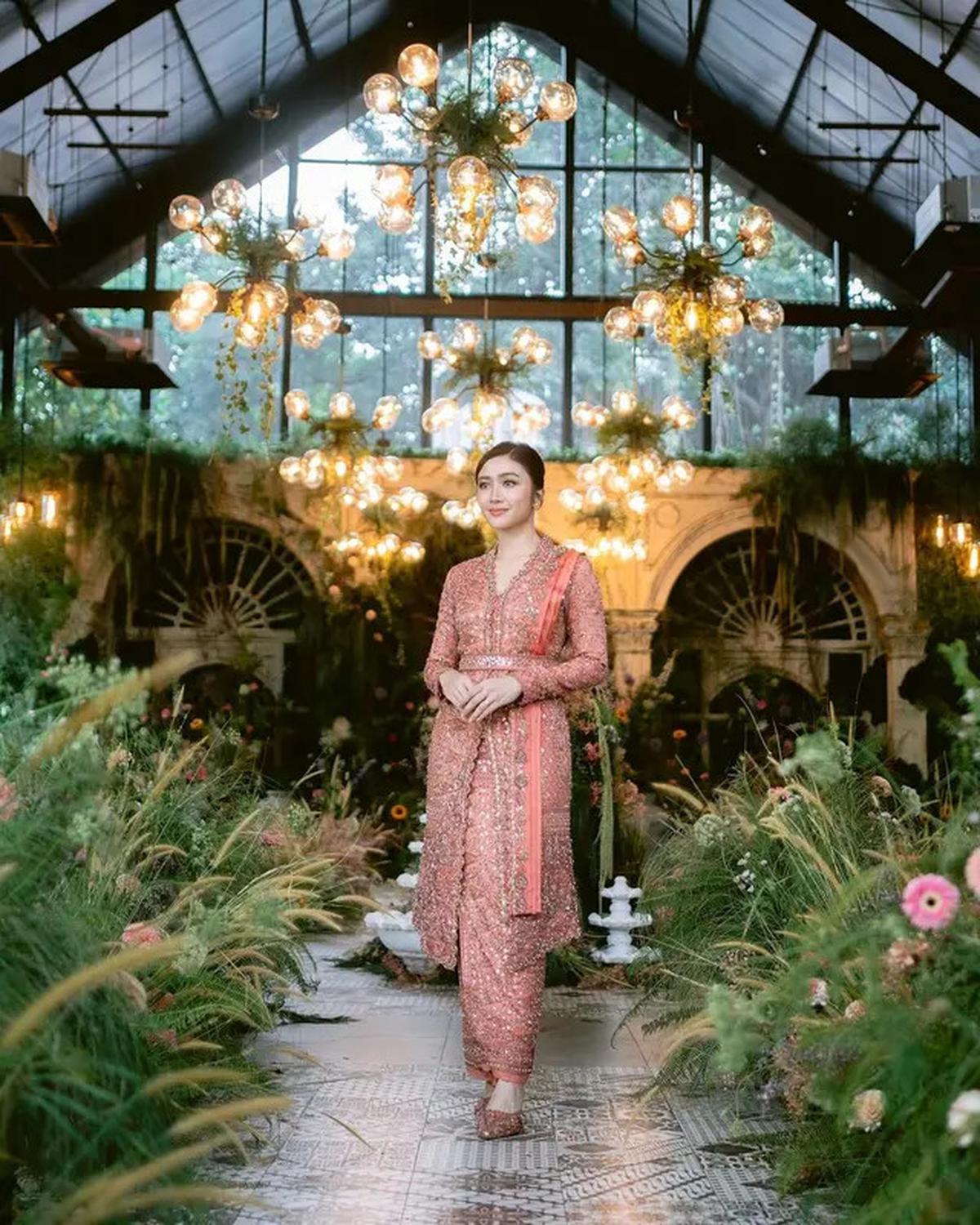 5 Inspirasi Kebaya Modern dari Artis yang Lamaran di 2024, Terbaru Febby Rastanty