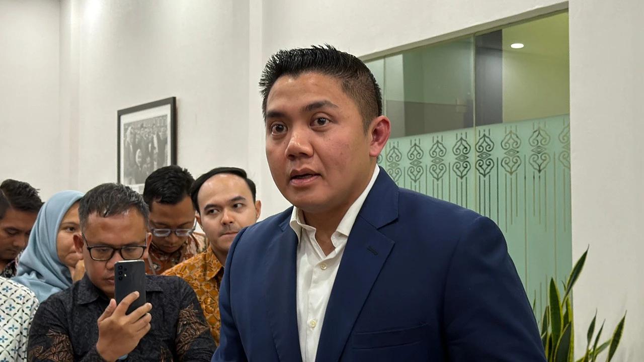 Seskab Teddy Tegaskan Kabar Indonesia Bakal 'Chaos' Narasi Keliru: Semuanya Terkendali, Ekonomi Kita Optimistik