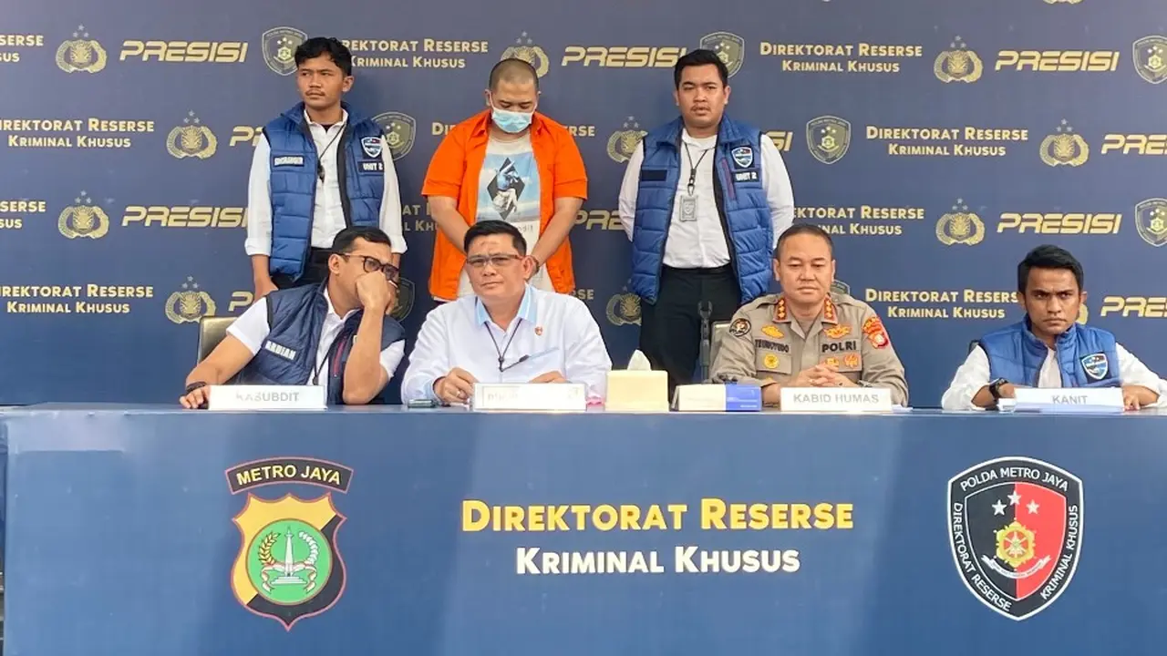 Polda Metro Jaya mengungkap kasus manipulasi kebocoran data nasabah BCA.