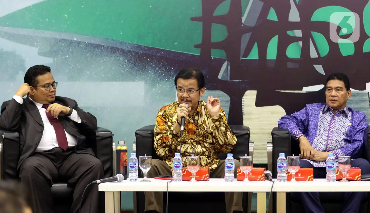 Komisioner Bawaslu RI Rahmat Bagja, Anggota MPR dari Kelompok DPD Teras Narang, Anggota Fraksi Demokrat MPR RI Achmad Msi dalam Diskusi Empat Pilar MPR di Kompleks Parlemen Senayan, Jakarta, Rabu (4/12/2019). Diskusi mengangkat tema Menuju Pilkada Serentak 2020. (Liputan6.com/Johan Tallo)