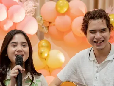 Dul Jaelani menyumbang lagu di acara perayaan ulang tahun Tissa Biani. (Foto: Instagram/ tissabiani)