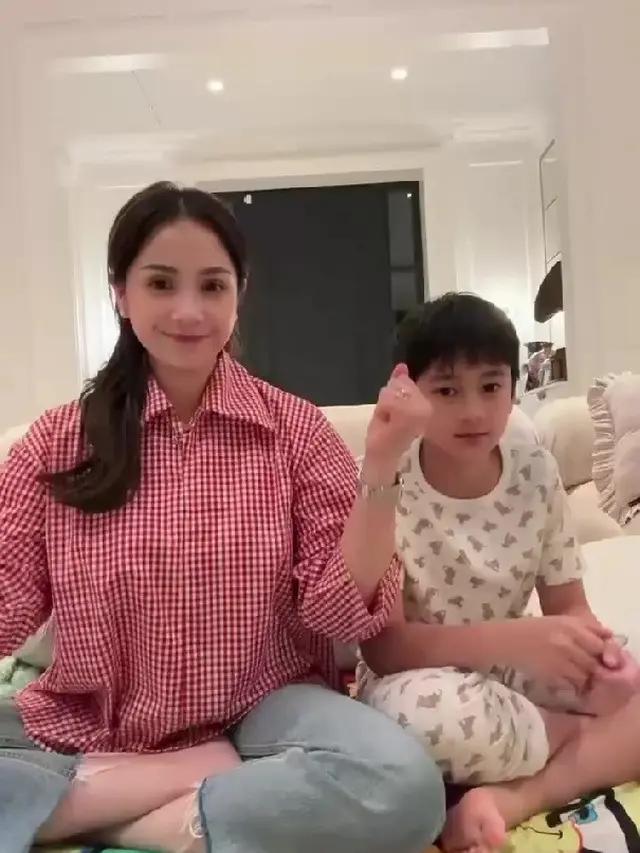 Bak Kakak Adik, Momen Nagita Slavina dan Rafathar Ikuti Tren Joget Velocity Ini Jadi Sorotan
