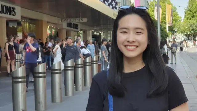 Gwen sudah empat tahun memilih bekerja di musim Natal di Australia ketimbang liburan ke Indonesia. (Foto: ABC News, Erwin Renaldi)