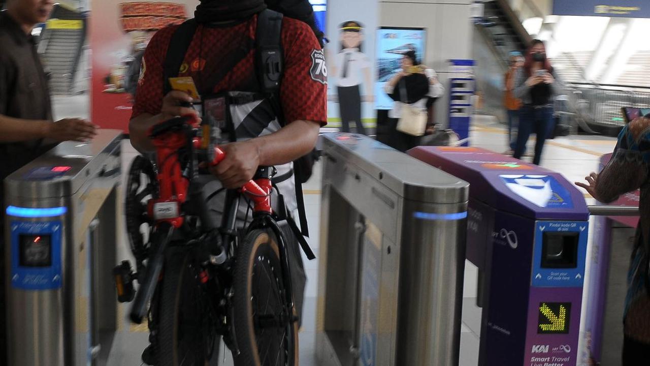 Selain tarif flat Rp5.000, skema selanjutnya akan disiapkan pengenaan tarif maksimal Rp20.000 untuk jarak terjauh dan di bawah Rp20.000 untuk selain jarak terjauh.