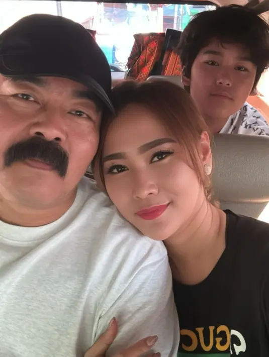 Perempuan berusia 44 tahun itu mengaku lebih takut ketika dibilang mandul alias tak bisa memiliki keturunan. Pasalnya, Inul baru mendapatkan momongan setelah lebih satu dekade. Bahkan, tidak sedikit yang menyebutnya tidak bisa memiliki keturunan. [Instagram/inul.d]