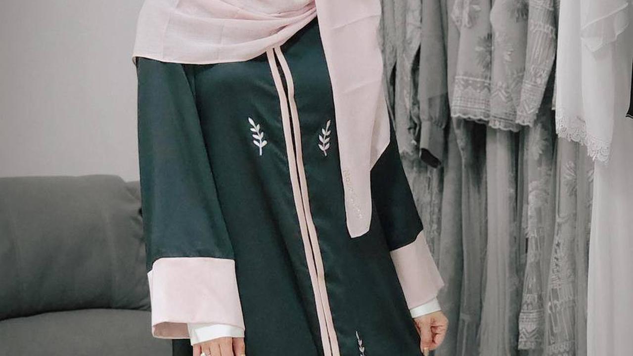Makin Cantik dan Awet Muda di Usia 47 Tahun, 8 Foto Maia Estianty Saat Hijab Ketika Umrah