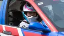 Nathalie Holscher terlihat garang saat berada di balik setir mobil modifikasi [@nathalieholscher]