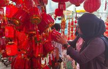 Pedagang Pernak-pernik Imlek Glodok Panen Rezeki Jelang Tahun Baru China 2026
