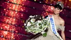Reaksi Miss France 2024 yang baru terpilih Eve Gilles, Miss Nord-Pas-de-Calais, setelah memenangkan kontes kecantikan di Dijon, Sabtu (16/12/2023). (ARNAUD FINISTRE / AFP)