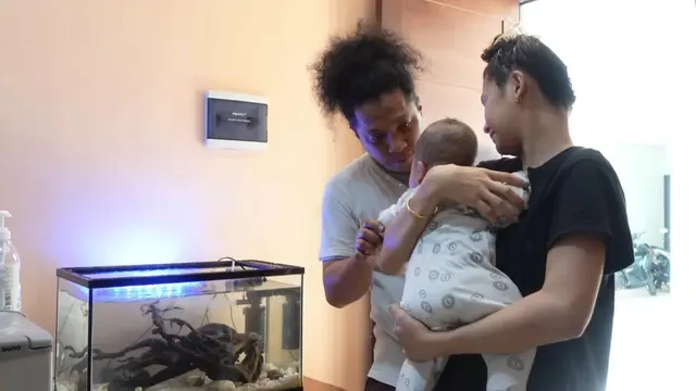 Momen Seru Indah Permatasari Rawat Anak Seorang Diri