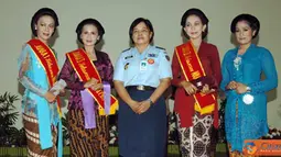 Citizen6, Jakarta: Lomba keluwesan di Ruang Serba Guna Mabes TNI AU Jakarta, dibuka oleh Kolonel Kes Drg. Fauziah Dyah selaku Ketua Panitia Apel bersama Wanita TNI, Senin (28/3). (Pengirim: Badarudin Bakri Badar)
