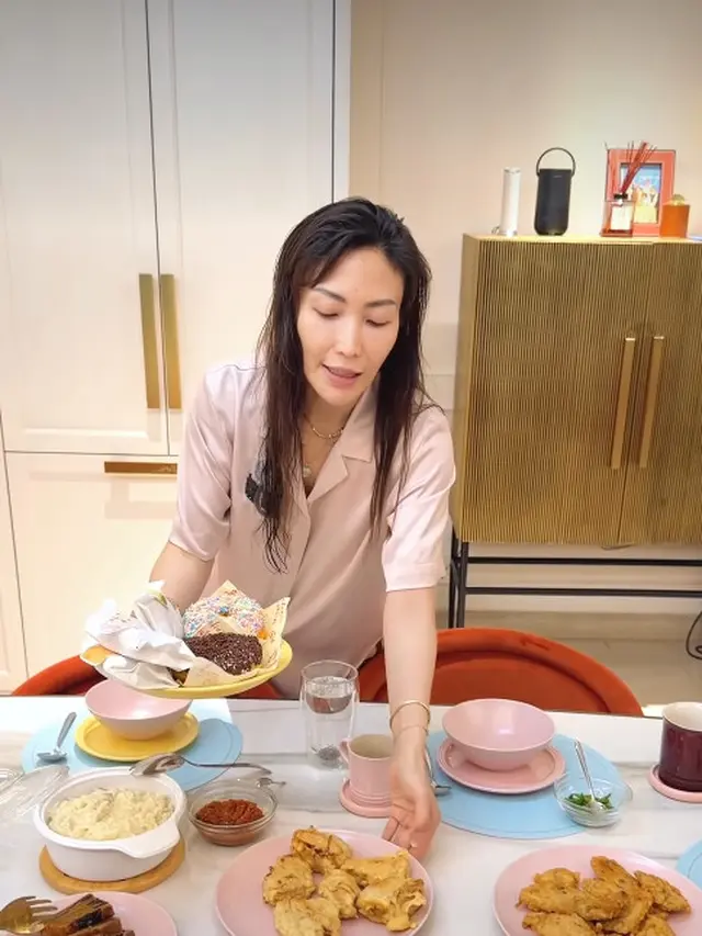 Ruang makan rumah Ayu Dewi (Foto: Instagram @mrsayudewi)