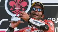 Pembalap Ducati, Danilo Petrucci, kehilangan kata-kata sekaligus tak menyangka bisa menjuarai MotoGP 2019. (AFP/Tizia Fabi)