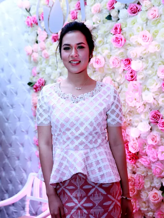 Wanita cantik yang menjadi favorit kaum adam ini merupakan bukti bahwa percaya diri dapat menambah tingkat kecantikan seorang wanita. (Wimbarsana/Bintang.com)