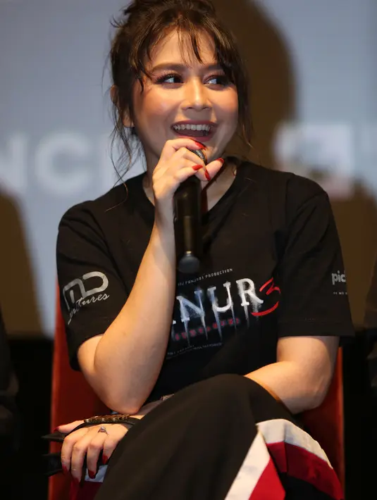 Prilly Latuconsina di Epicentrum XXI, Jakarta Selatan, Selasa (24/9/2019). (Adrian Putra/Fimela.com)