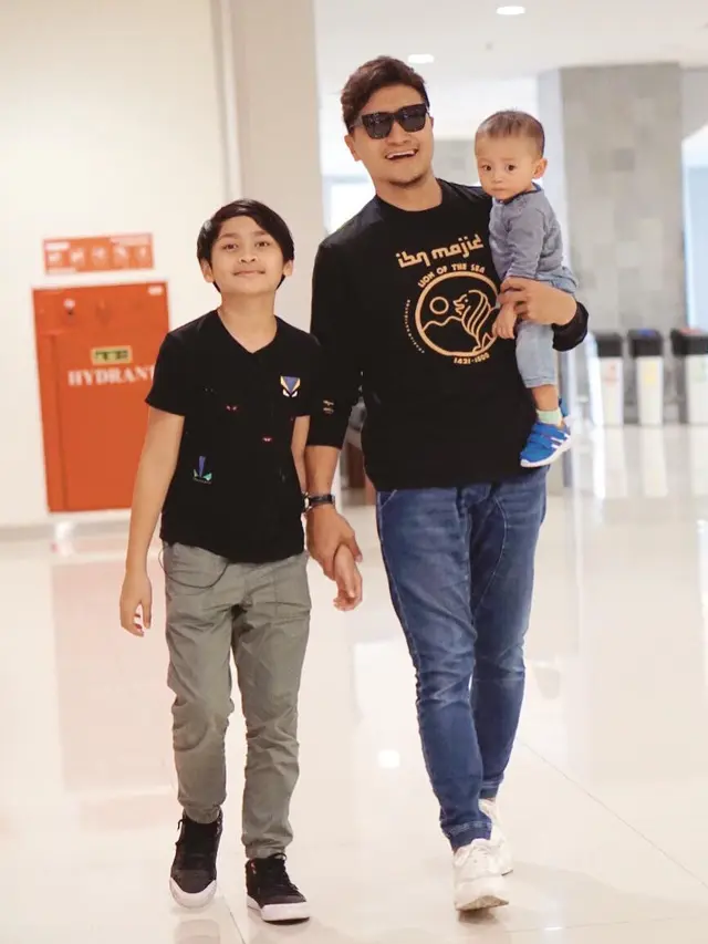 [Bintang] Arie Untung dan Fenita Arie