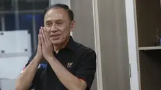 Ketua Umum PSSI, Mochamad Iriawan terus melakukan kunjungan ke beberapa kantor media nasional untuk menyikapi terhentinya Kompetisi Liga 1 sebagai imbas Tragedi Kanjuruhan dan rencana PSSI untuk menggelar Kongres Luar Biasa (KLB). Pada Selasa siang (1/11/2022) giliran SCTV yang mendapat kunjungan di SCTV Tower, Senayan, Jakarta. (Bola.com/M Iqbal Ichsan)