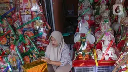 Di Pasar Barito, pedagang menjual beragam variasi dan besaran parsel. (merdeka.com/Arie Basuki)