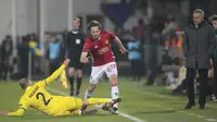 Aksi bek sayap Manchester United (MU) Daley Blind saat melawan Rostov di Liga Europa 2016/2017. (AP Photo/Denis Tyrin)