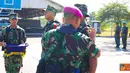Citizen6, Karangpilang: Komandan Batalyon Zeni-1 Marinir Letkol Marinir I Dewa Nyoman Gede Rake S membuka secara resmi LDD Jihandak 2012 dilapangan apel Yonzeni-1 Mar, Karangpilang, Surabaya pada, Senin (30/7). (Pengirim: Budi Abdillah)