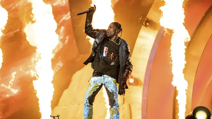 Penampilan Travis Scott di Astroworld Music Festival. (Amy Harris/Invision/AP)