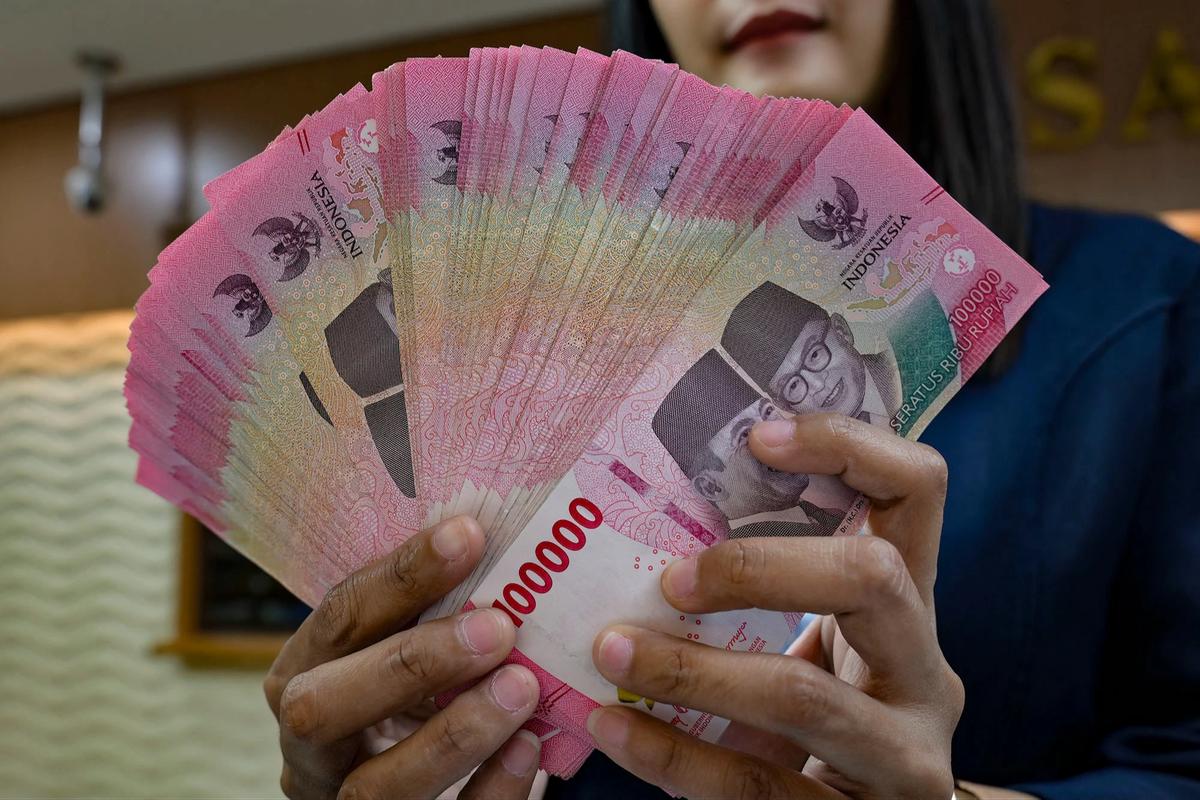 FOTO: Rupiah Tembus Rp17.500 per Dolar AS