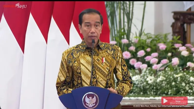 Presiden Joko Widodo atau Jokowi dalam Penyerahan KUR dan Pembiayaan Dana Bergulir, di Istana Negara, Senin (19/12/2022).