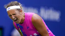 Petenis Belarus, Victoria Azarenka, melakukan selebrasi saat melawan petenis Jepang, Naomi Osaka, pada laga final AS Terbuka di Arthur Ashe Stadium, New York, Minggu (13/9/2020). Naomi Osaka mengalahkan Victoria Azarenka 1-6, 6-3, dan 6-3. (AP Photo/Seth Wenig)