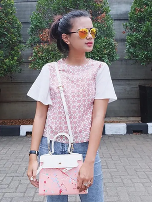 Audi yang sempat ditemui di Inbox Awards 2015, Lapangan Marko Brimob Kedunghalang, Bogor, Jawa Barat, Sabtu (26/9/2015) ingin mendedikasikan piala Inbox Awards 2015 kepada para penggemar. (via instagram/@audimarissa)