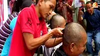 Ratu Atut Tersangka, Mahasiswa Banten Botaki Rambut