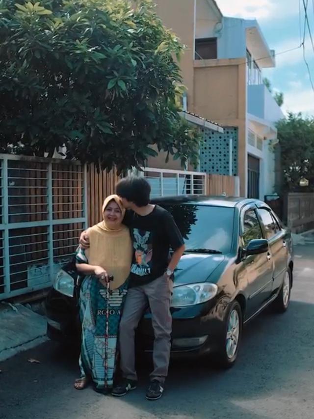 Fiersa Besari dan Ibu